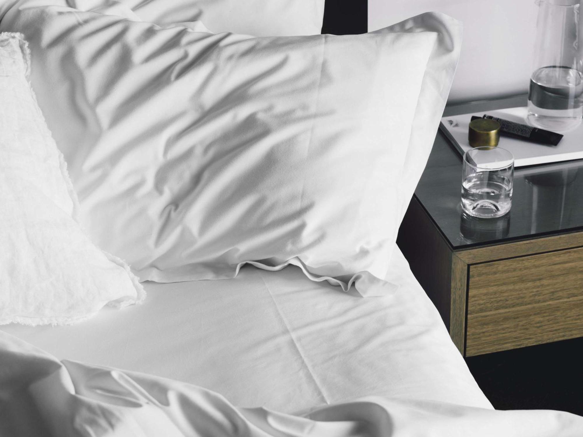 The Como Мельбурн Экстерьер фото Silk pillowcase
