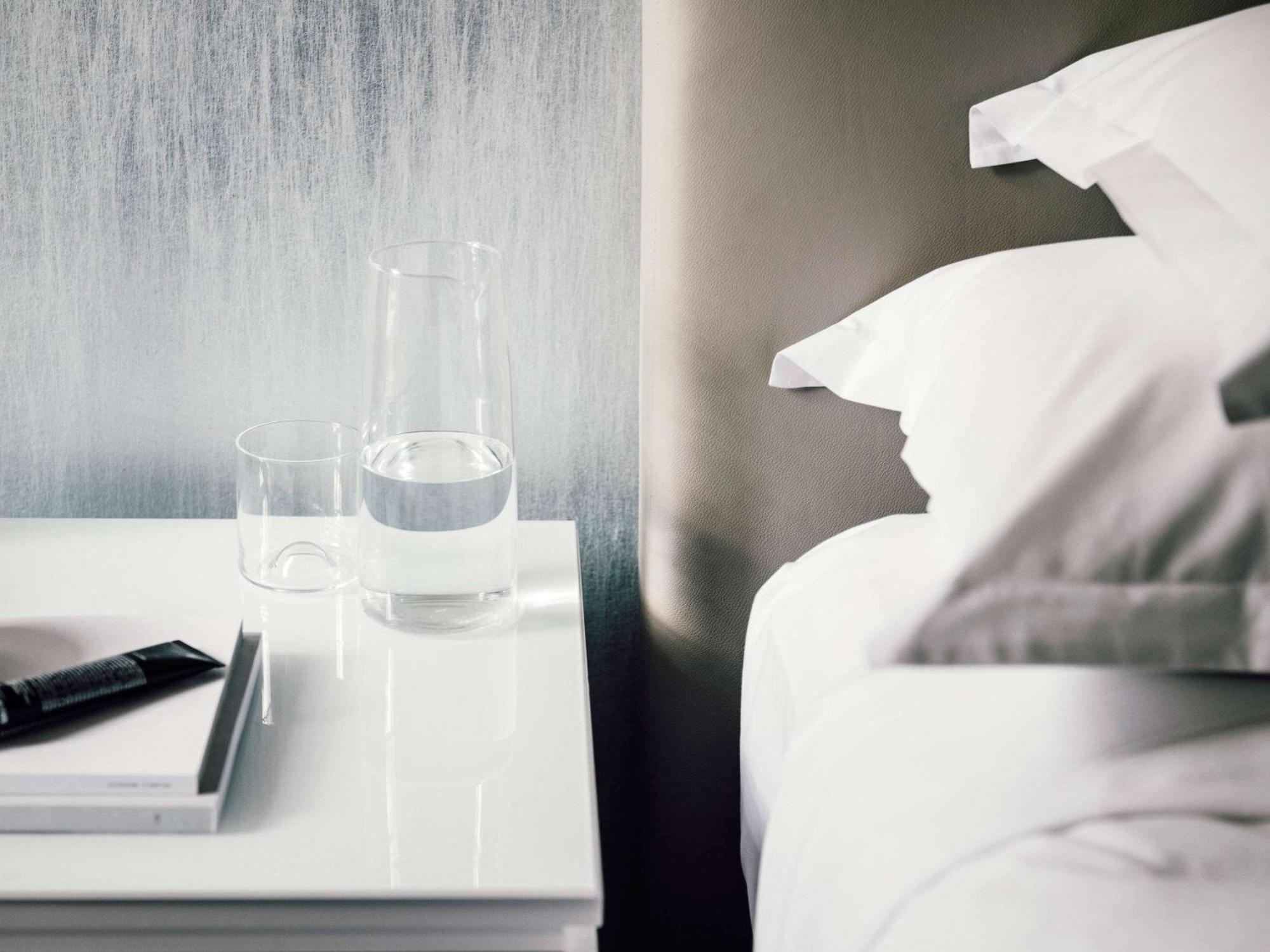 The Como Мельбурн Экстерьер фото A room at the hotel
