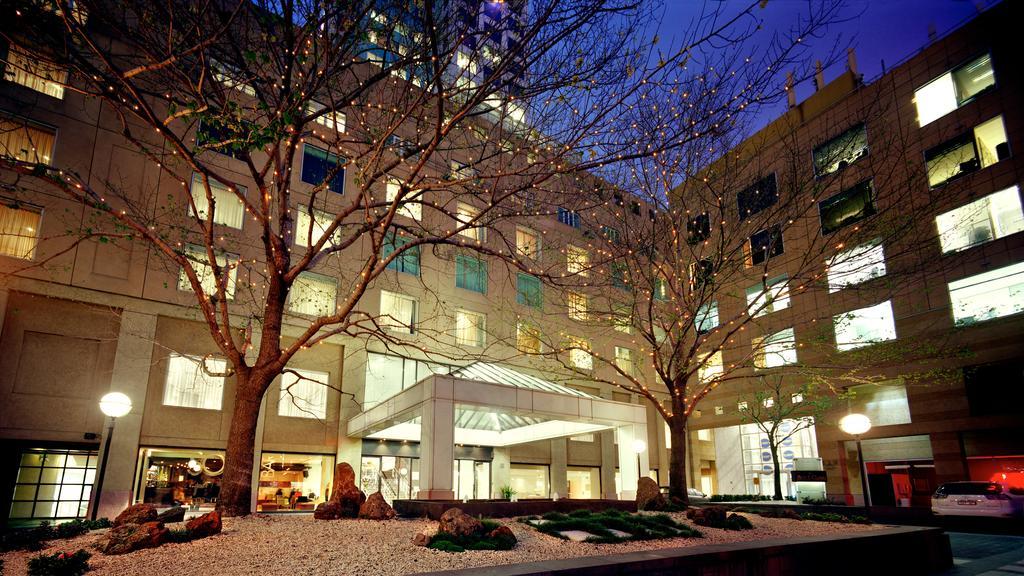 The Como Мельбурн Экстерьер фото The courtyard at the Mayo Clinic in Rochester, Minnesota